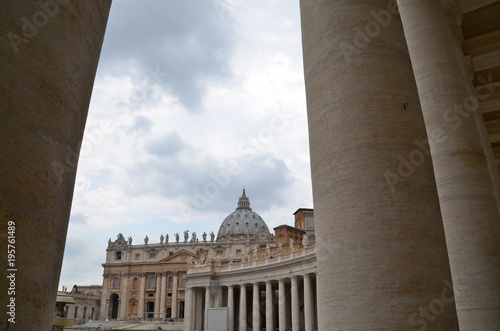 Fotografie, Obraz Saint Peter's Basilica Colonnade in Rome