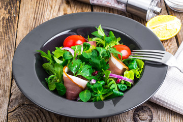 Poster - Salad with parma ham (jamon), tomatoes and fresh herbs