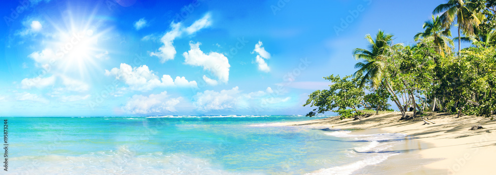 Ferien, Tourismus, Sommer, Sonne, Strand, Meer, Glück, Entspannung, Meditation: Traumurlaub an einem einsamen, karibischen Strand :) - obrazy, fototapety, plakaty 