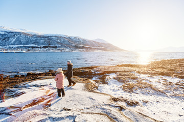 Sticker - Kids outdoors on winter