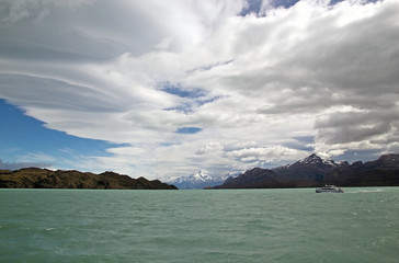 Sticker - Tourist boat in the Argentino Lake, Argentina