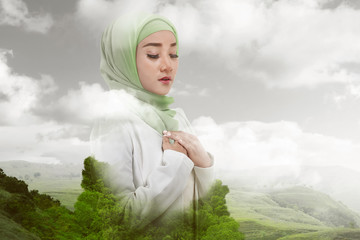 Wall Mural - Beautiful asian muslim woman praying