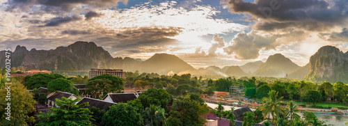 Fotomural Landscape view panorama at Sunset in Vang Vieng, Laos.