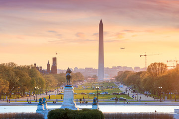 Fototapete - Washington DC city view at a orange sunset, including Washington