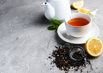 Tea with lemon and mint