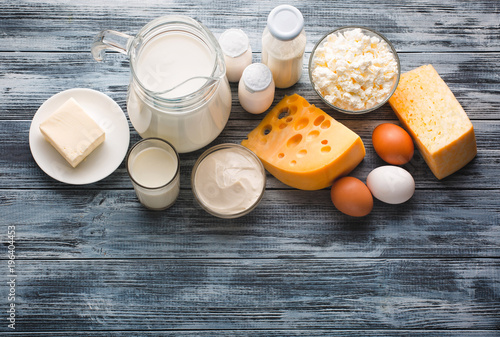 Fotografía Dairy products grocery assortment on rustic wooden table