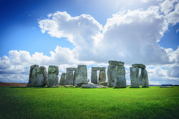 Fototapete - Stonehenge an ancient prehistoric stone monument on blue sky in Wiltshire, UK.
