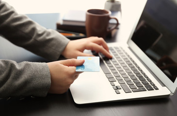 Poster - Woman with credit card using laptop at table