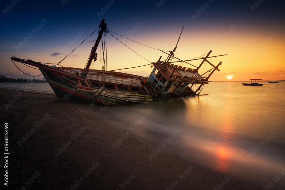 An old shipwreck or abandoned shipwreck. - obrazy, fototapety, plakaty 