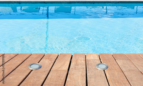 Plage De Piscine Avec éclairage Intégré Buy This Stock