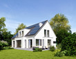 canvas print picture - Einfamilienhaus 18 mit Solardach