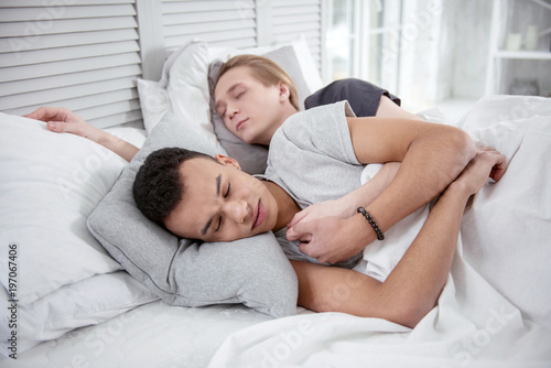 Gay while sleeping Fotos de culos gay