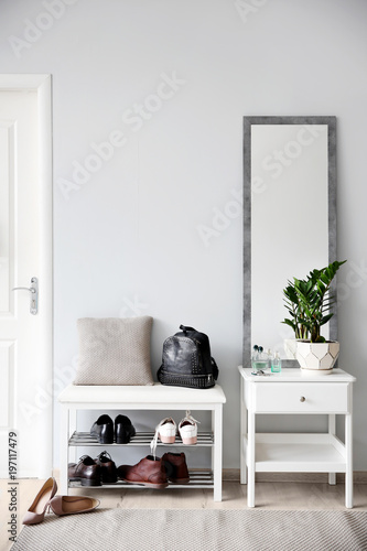 Fotomural Stylish hallway interior with large mirror