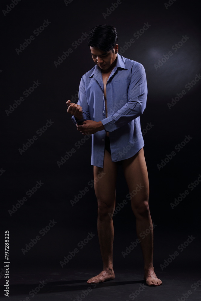 dress shirt no pants Pictures of Mily Cyrus, Kendall Jenner, Gigi Hadid Wearing Shirts and No Pants
