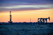 Shale Oil Rig And Pumpjack