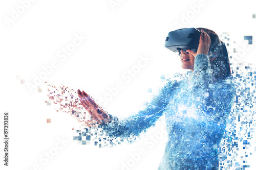 Fotografía A person in virtual glasses flies to pixels