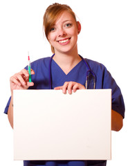 Wall Mural - Attraktive junge Krankenschwester mit Schild 