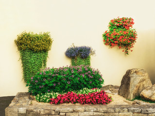 ziergarten blumengarten mit blumen und naturstein - ornamental garden flower garden with flowers and