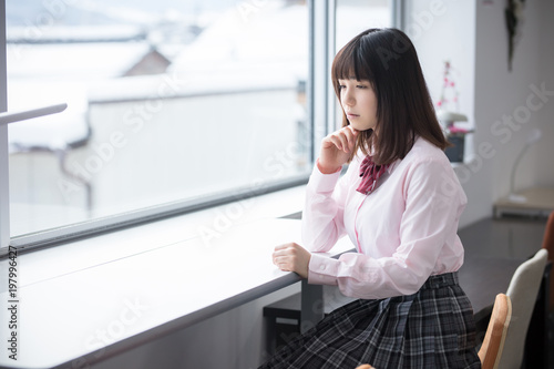 塾の椅子に座る制服姿の女の子 Stock Photo Adobe Stock