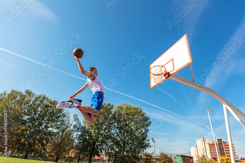 street dunk basketball