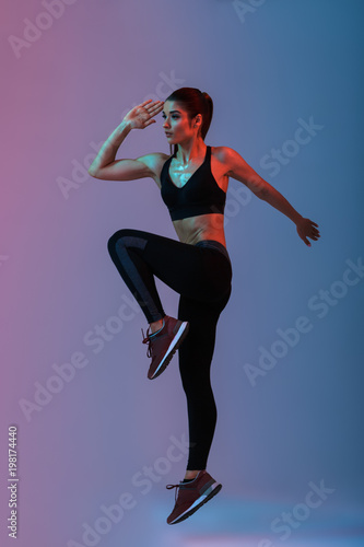 Принти на полотні Full length portrait of sportswoman 20s wearing black tracksuit practicing in gy