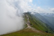 Szlak graniowy z Kasprowego Wierchu we mgle, Tatry, Polska