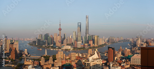 Plakat Widok z lotu ptaka ptaka w Shanghai bund Skyline