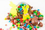 Fototapeta Zwierzęta - Chocolate eggs and color candy glaze