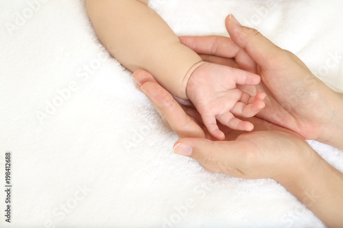 小さな赤ちゃんの手を母が両手で包むイメージ Buy This Stock Photo And Explore Similar Images At Adobe Stock Adobe Stock 小さな赤ちゃんの手を母が両手で包むイメージ Buy This Stock Photo And Explore Similar Images At Adobe Stock Adobe Stock