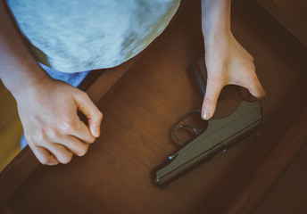 Child found pistol in drawer at home.