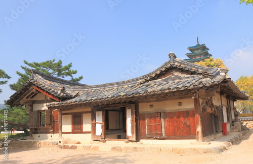 Plakat Koreański tradycyjny Ohchon dom w Seul Południowy Korea.
