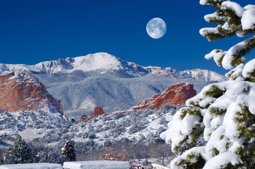 Wall Mural - Snow capped Pikes Peak at the Garden with moon