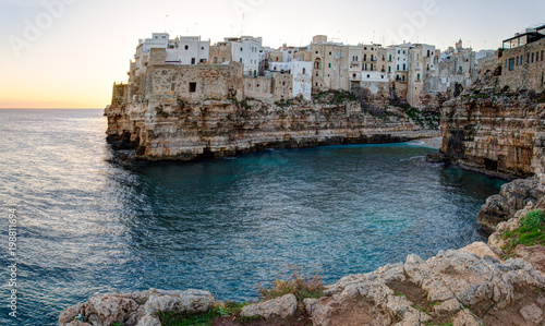 Cuadros en Lienzo Morning view of Polignano A Mare town