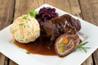 © juefraphoto - Roulade mit Rotkohl und Semmelknödel