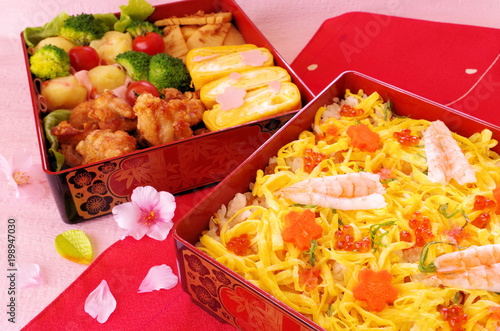 ちらし寿司のお花見弁当 Stock Photo Adobe Stock ちらし寿司のお花見弁当 Stock Photo Adobe Stock