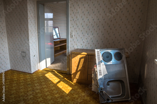 Messie Haushalt Kaputte Spule In Renovierungsbedurftiger Wohnung