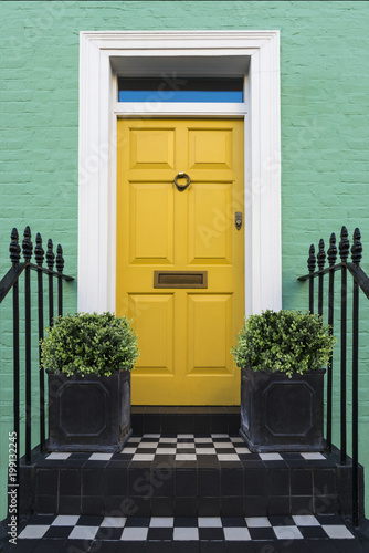  Plakaty drzwi   kolorowe-wejscie-i-drzwi-do-xviii-wiecznego-georgianskiego-londynskiego-domu-w-wielkiej-brytanii