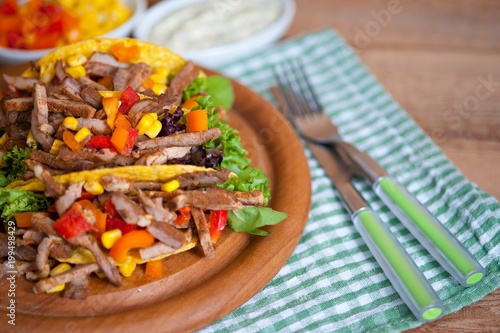Plakat Meksykańskie tacos - tradycyjne danie z składników mięsa i warzyw