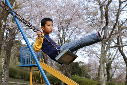 ブランコで遊ぶ小学生 3年生 Buy This Stock Photo And Explore Similar Images At Adobe Stock Adobe Stock