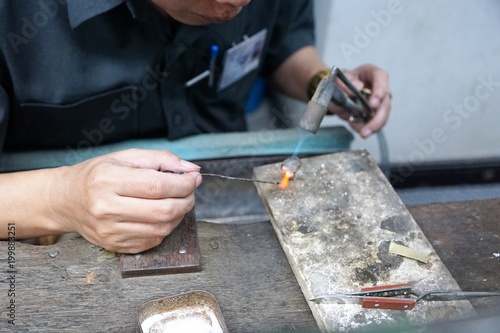 Fotografie, Obraz Schmuck Manufaktur in Bangkok in Thailand