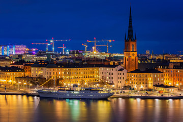 Wall Mural - Twilight view onto Stockholm old town Gamla Stan and Riddarholmen church in Sweden