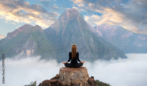 Fotomural Serenity and yoga practicing,meditation at mountain range
