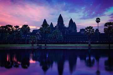 Fototapete - Angkor Wat - famous Cambodian landmark - on sunrise
