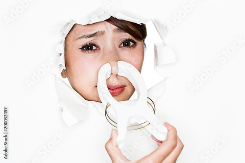 洗濯バサミで鼻をつまむ女性 Stock Photo Adobe Stock