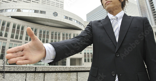 握手を求める若いビジネスマン Stock Photo Adobe Stock