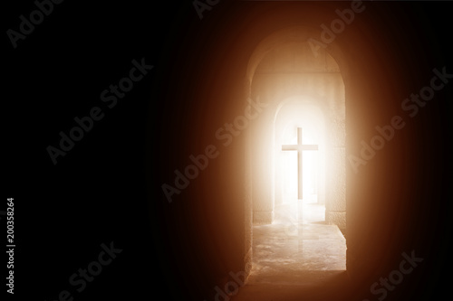 Fotomural Silhouette of the cross at the end of tunnel with ray of sunlight behind
