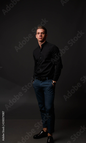 blue jean with black shirt