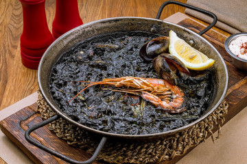 Wall Mural - black paella with seafood