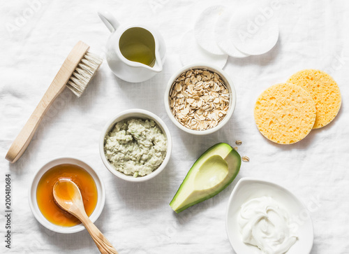 Fotografía Ingredients for moisturizing, nourishing, anti-aging wrinkle face mask - avocado, olive oil, oatmeal, natural yogurt on light background, top view