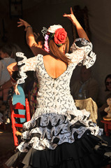 Baile por sevillanas, Feria de Abril, mujeres bailando en la Feria de Sevilla, Fiesta en España